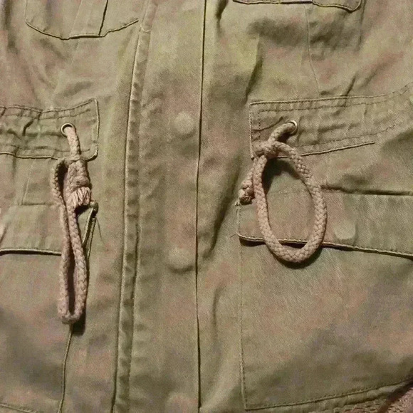 B Sweet green jacket size Medium - Picture 8 of 8